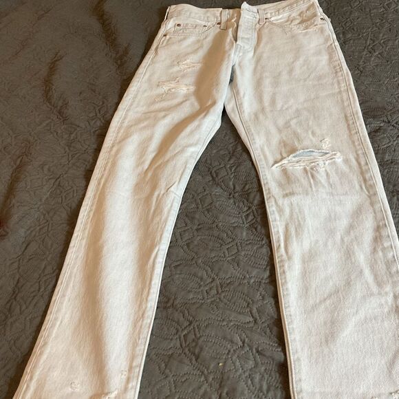 Levi’s 501 Women’s Distressed Raw Hem Straight Leg Light Blue Wash Jeans 26 NWT - Picture 6 of 6
